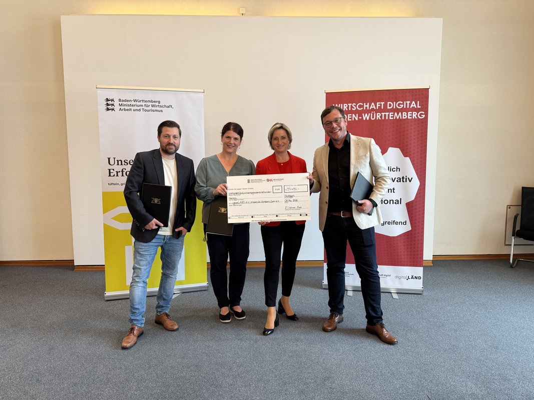 &Uuml;bergabe des Zuwendungsbescheids f&uuml;r den Digital Hub Bodensee im Neuen Schloss in Stuttgart